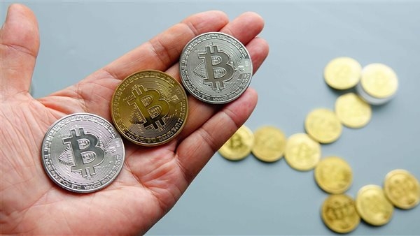 أسعار ومؤشرات العملات الرقمية اليوم.. بيتكوين تهيمن وتراجع جماعي لمعظم العملات