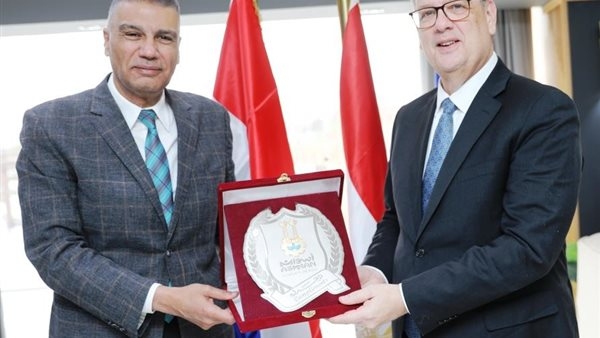 محافظ أسوان يستعرض مع سفير هولندا فرص الاستثمار في مختلف القطاعات