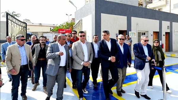 وزير الإسكان ومحافظ السويس يتفقدان محطتي رفع صرف صحى في حي السويس