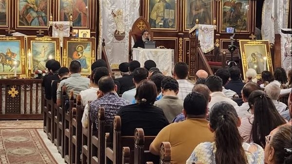 الأنبا رافائيل يلتقي خدام وسط القاهرة في لقاء روحي وتكريمي شامل