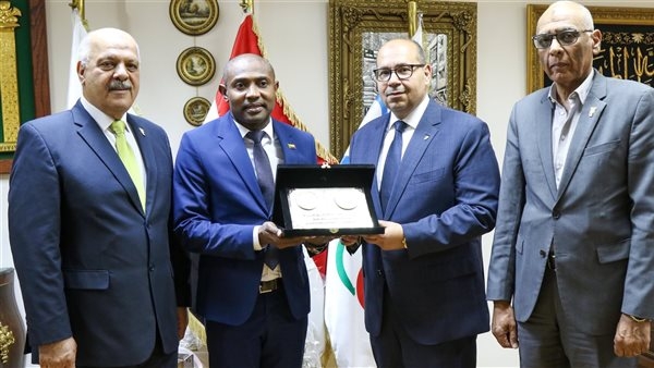ياسر إدريس يستقبل وزير خارجية جزر القمر لبحث سبل التعاون