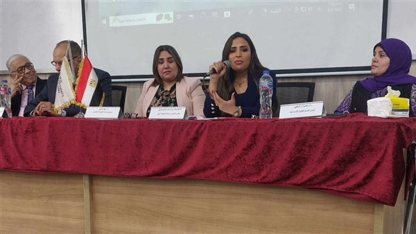 «شعب أخلص لدولته وآمن بقيادته».. داليا عبدالرحيم تشرح تجربة زيارتها للصين بجامعة مايو