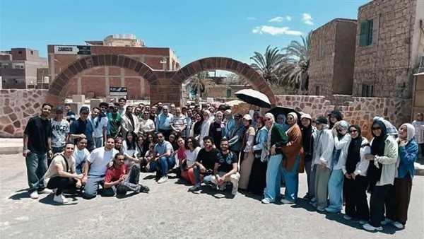 زيارة سياحية.. رئيس مدينة القصير يستقبل وفدا من آداب القاهرة