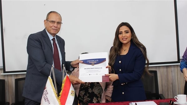 تكريم رئيس تحرير البوابة داليا عبد الرحيم من جامعة مايو بالقاهرة