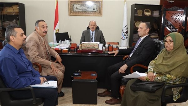 سكرتير بني سويف يعقد اجتماعا لمتابعة موقف تحصيل المستحقات عن مشروعات الصرف الزراعي