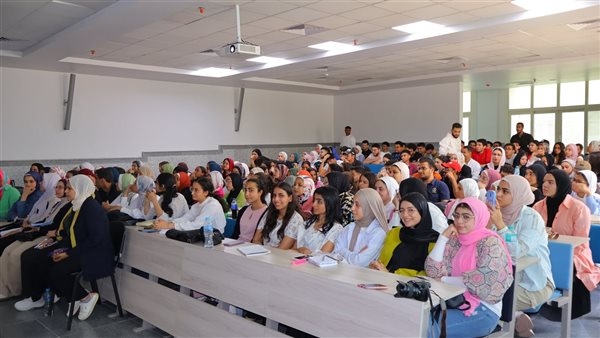 علوم حلوان الأهلية تنظم ورشة عمل لتدريب طلابها على أحدث الأجهزة العلمية