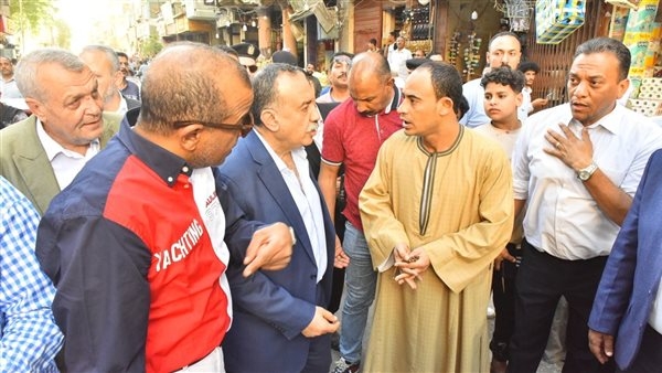 محافظ أسيوط : لا مساس بالأرزاق ونوفر البدائل الحضارية للباعة الجائلين