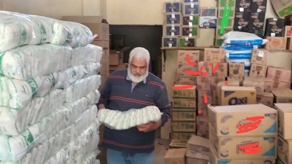 ضبط 5 أطنان سكر وأسماك مدخنة و 4 آلاف عبوة مواد غذائية مخالفة بالعاشر من رمضان