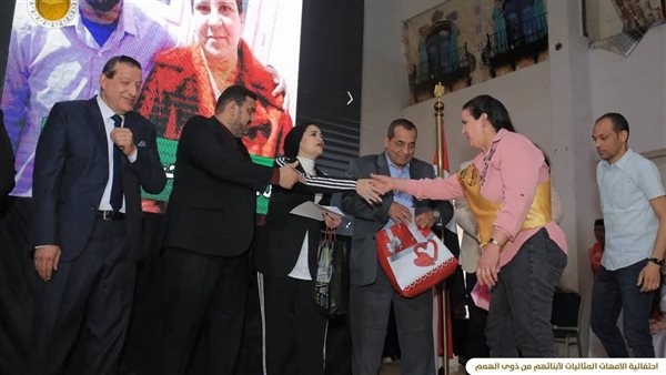 الشعب الجمهوري بالمنيا ينظم احتفالية كبرى لتكريم الأمهات المثاليات.. صور