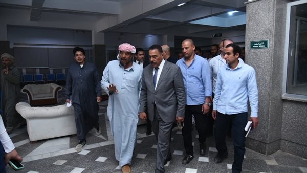 محافظ مطروح يتفقد مستشفى رأس الحكمة المركزي