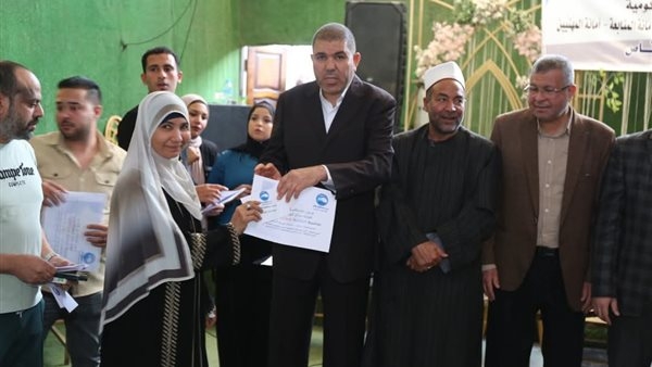 مستقبل وطن المنيا يكرم قيادات عمالية في أبوقرقاص