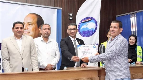 مستقبل وطن المنيا يكرم 100 عامل مؤقت