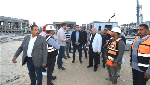 وزير الإسكان يتفقد سير العمل بمشروعات التطوير بمارينا وكومبوند مزارين والمدينة التراثية بالعلمين الجديدة