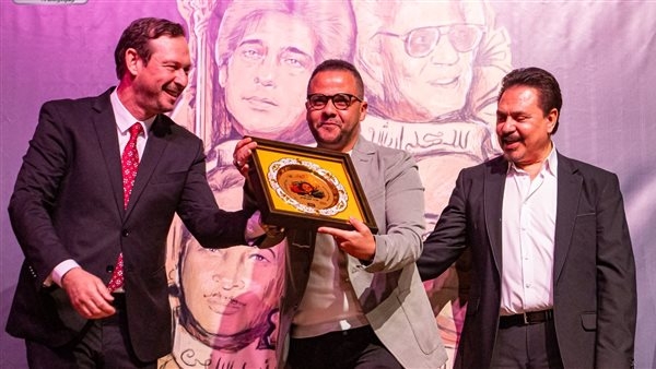 مازن الغرباوي: تكريمي من المهرجان العالمي حافز لمواصلة دعم المسرح العربي