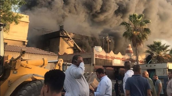 معاينة النيابة لحريق مصنع البلاستيك بأكتوبر: النيران التهمت المبنى بالكامل.. صور