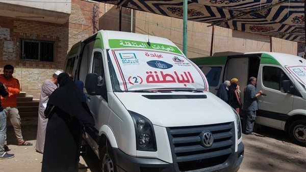 قافلة طبية لمتضرري الأمطار في قرية الوسطاني بدمياط