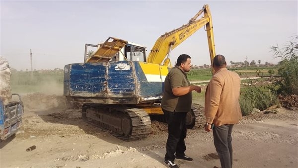 رئيس مركز ومدينة الصف ينشئ أكبر ساحة انتظار لسيارات النقل الثقيل