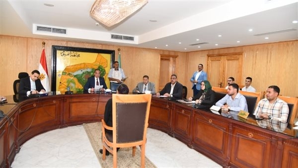 محافظ الفيوم يوجه بتوفير مساعدات مالية ومعاشات للحالات الأولى بالرعاية.. صور