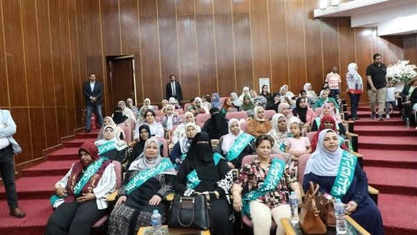 تكريم 11 أمًّا مثالية بديوان عام محافظة البحر الأحمر