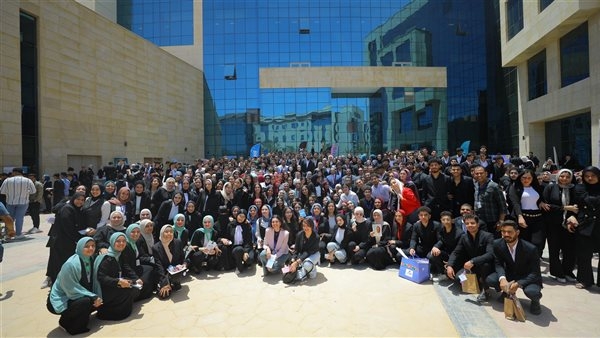 جامعة الجلالة تحتضن مشروعات طلابية رائدة في الصناعات الدوائية والتجميلية