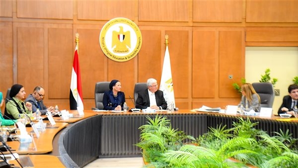وزيرة البيئة تستعرض الجهود الوطنية لصون الموارد الطبيعية والحفاظ على المحميات