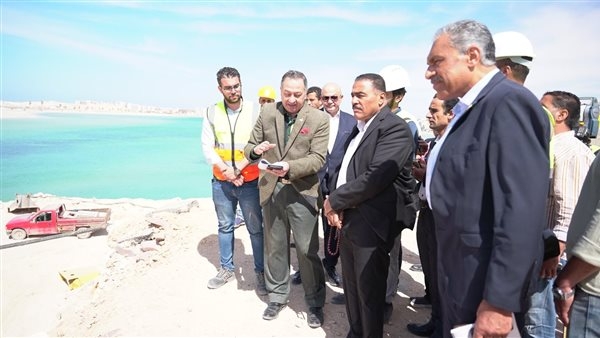 محافظ مطروح يتفقد أعمال تطوير كوبري روميل