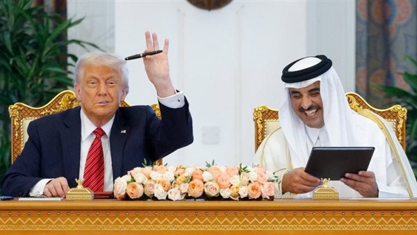 الأغلى في العالم.. أمير قطر يهدي ترامب قلم توقيع صفقة الطائرات الأمريكية
