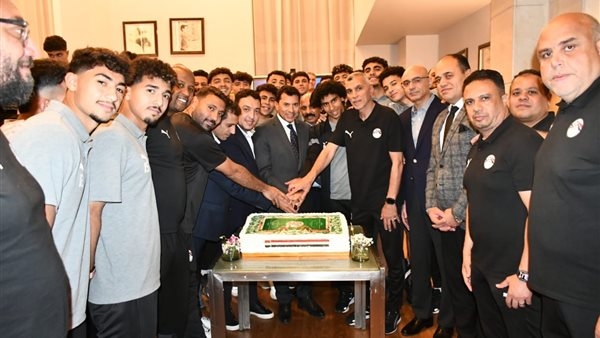 وزير الرياضة يؤازر منتخب الشباب قبل مواجهة المغرب في نصف نهائي أمم إفريقيا