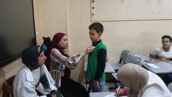 جامعة بنها تواصل قوافلها الطبية بمدارس القليوبية