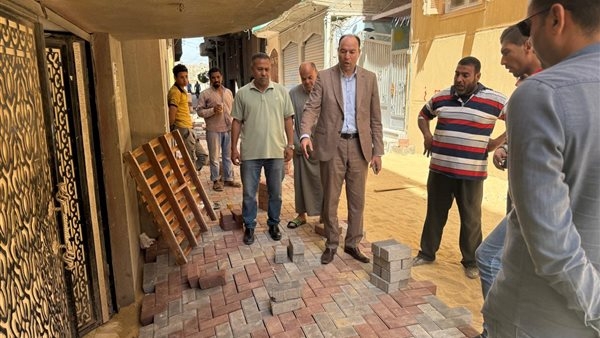 بتكلفة إجمالية 10 ملايين جنيه.. تركيب بلاط إنترلوك بفرعيات 3 شوارع بإيتاي البارود