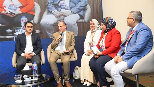 مستشفى زايد التخصصي يعقد مؤتمرا طبيا حول علاج أورام الثدي والجهاز التناسلي.. صور