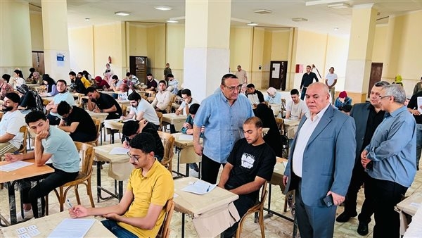 رئيس جامعة الدلتا التكنولوجية يتفقد سير اختبارات نهاية الفصل الدراسى الثانى