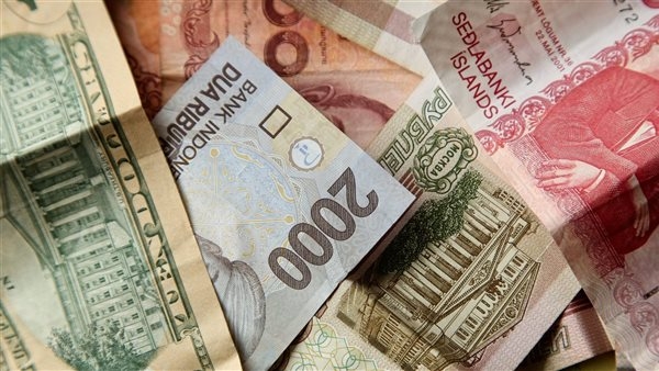 أسعار العملات العربية والأجنبية بختام تعاملات اليوم الأحد 18 مايو 2025
