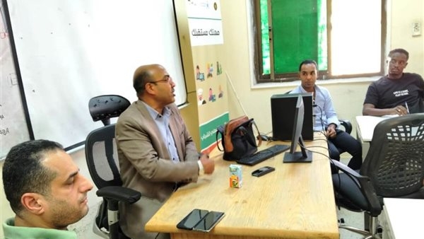 عقد الجلسات التدريبية لخريجي برامج التدريب المهني لتأهيلهم لسوق العمل بأسوان