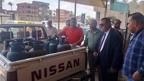 ضبط مخزن تعبئة شعل صغيرة "كلوب" مخالف في محافظة دمياط