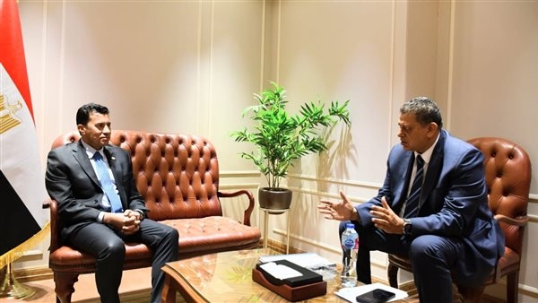وزير الرياضة يلتقي رئيس اتحاد كرة اليد لبحث استضافة مصر لبطولة العالم