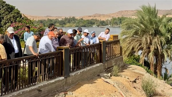 وزير الري يتفقد مشروعات الطاقة الشمسية في أسوان.. سويلم: إجراءات صارمة ضد ملوثي مصرف السيل وتحليل دوري لضمان جودة المياه.. والمزارعون يشيدون بتوفير الأسمدة وزيادة الإنتاجية