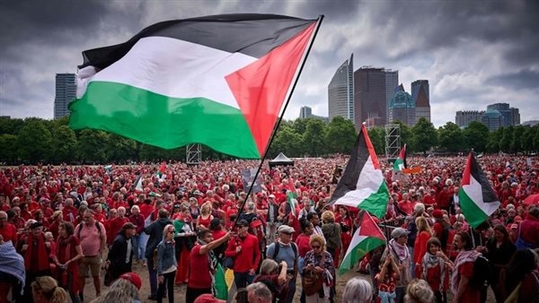 عشرات الآلاف يتظاهرون في هولندا احتجاجا على موقف الحكومة من غزة