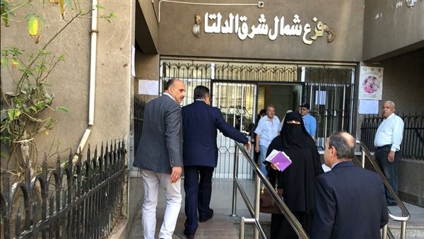 محافظ الدقهلية يفاجئ العاملين بعيادة التأمين الصحي فى العباسي