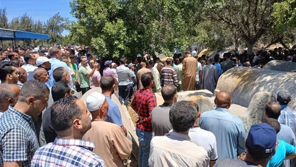 أهالي البحيرة يشيعون جثمان محمد الشحات منصور ممرض مستشفى دمنهور المتوفى بعمله