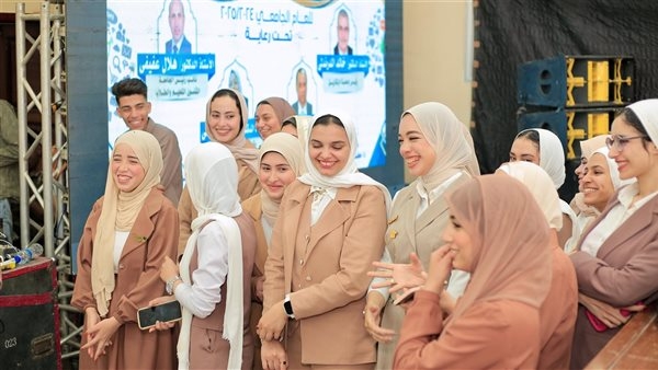 قصص تُروى وكاميرات تنطق بالإبداع.. حفل تخرج دفعة 40 شعبة إذاعة وتليفزيون بإعلام الزقازيق