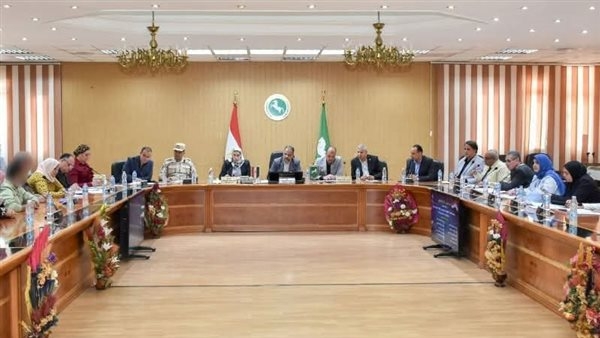 محافظ الشرقية يُكلف بتقديم مساعدات فورية للأسر الأولى بالرعاية وفرص عمل بالقطاع الخاص