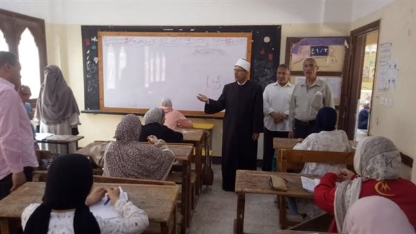 سامي عياد يتفقد سير امتحانات الشهادات الأزهرية بإدارة الشهداء