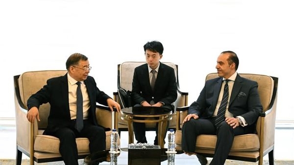 وزير الشئون النيابية يستقبل عضو المكتب السياسي للحزب الشيوعي الصيني