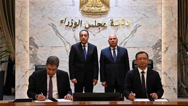 رئيس الوزراء يشهد توقيع اتفاقية لتجميع سيارة طرازات جيتور T1 و T2 محليًا
