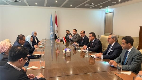 وزير الصحة يلتقي نظيريه الماليزي والمغربي لتعزيز التعاون في تطوير خدمات الرعاية الصحية