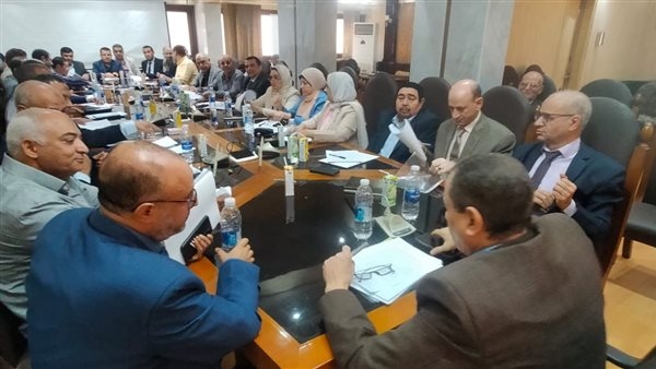 "شمعة" يعقد اجتماعًا موسعًا مع قيادات الشركة لوضع آليات لتنفيذ المستهدفات المطلوبة