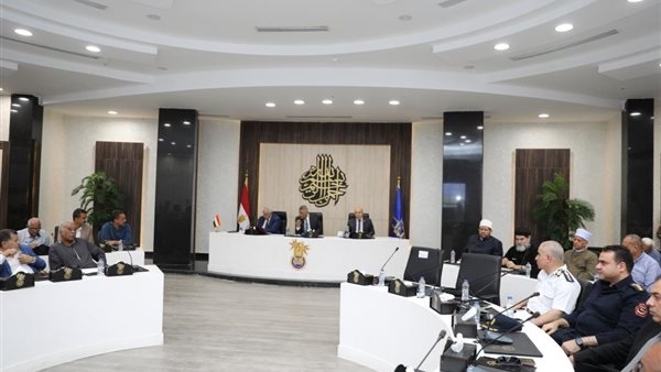 محافظ أسوان: مهلة أسبوع لسرعة الانتهاء من صرف مستندات مشروعات الخطة الاستثمارية