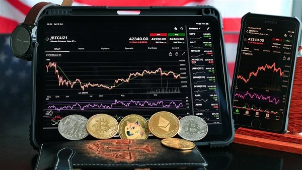 أسعار العملات الرقمية اليوم.. ارتفاع في بيتكوين وإقبال متزايد على البدائل