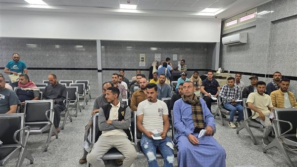 وزير العمل يُعلن بدء اختبارات المُتقدمين على مهنة عمال الزراعة ورعاية النخيل بالأردن